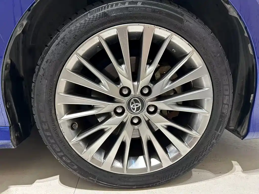 Toyota Camry 2018 — фото 17