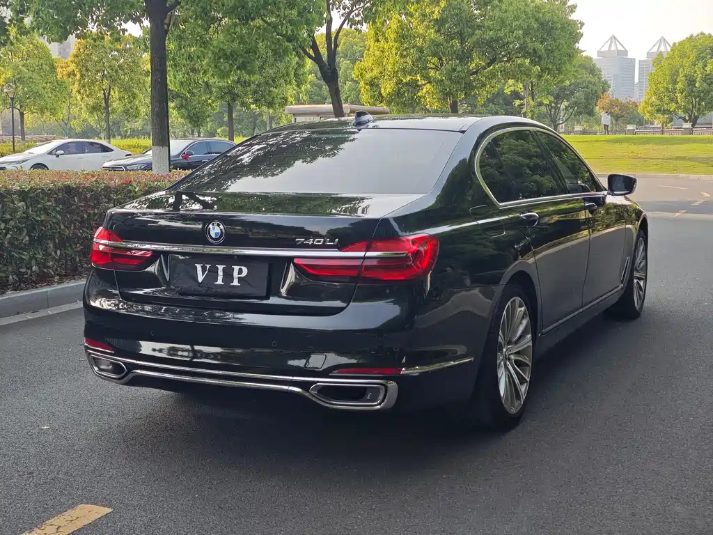 BMW 7 Series 2018 — фото 31