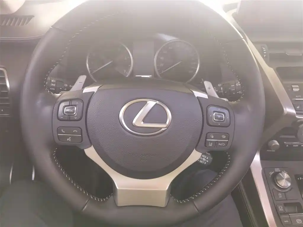 Lexus NX 2018 — фото 3