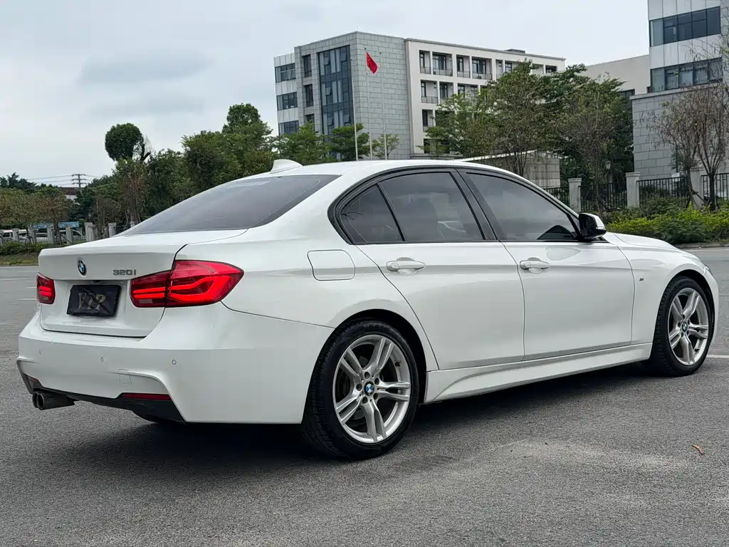 BMW 3 Series 2019 — фото 9