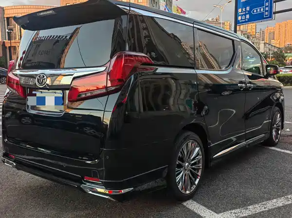 Toyota Alphard 2023