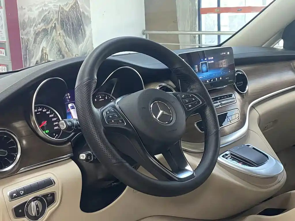 Mercedes-Benz V-Class 2023 — фото 2