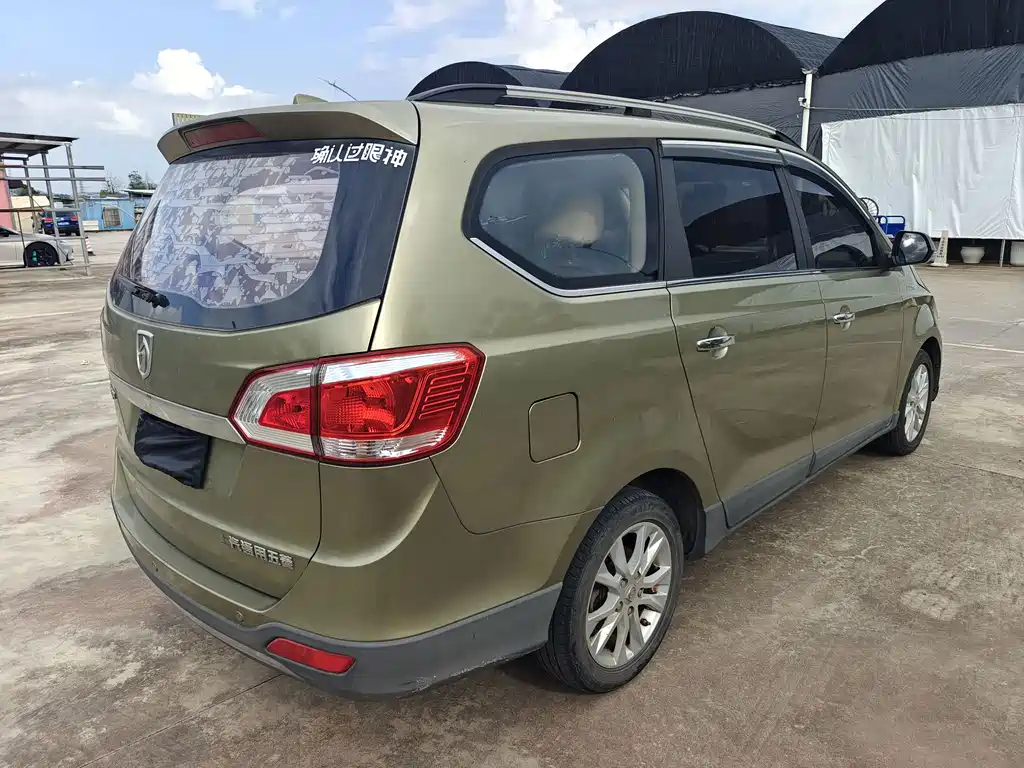 Baojun 730 2015