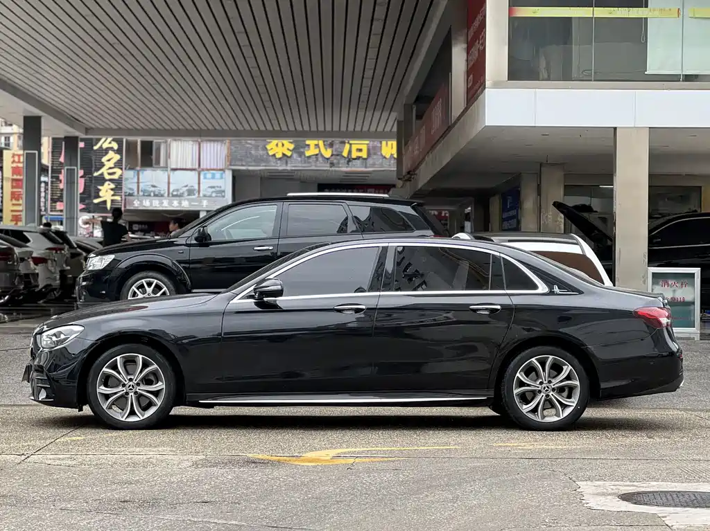 Mercedes-Benz E-Class 2023 — фото 4
