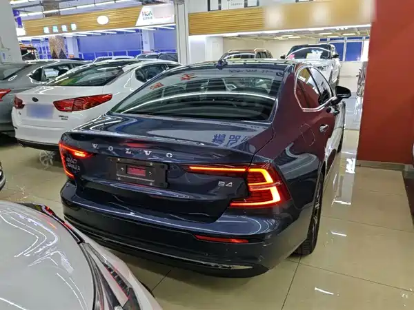 Volvo S60 2023
