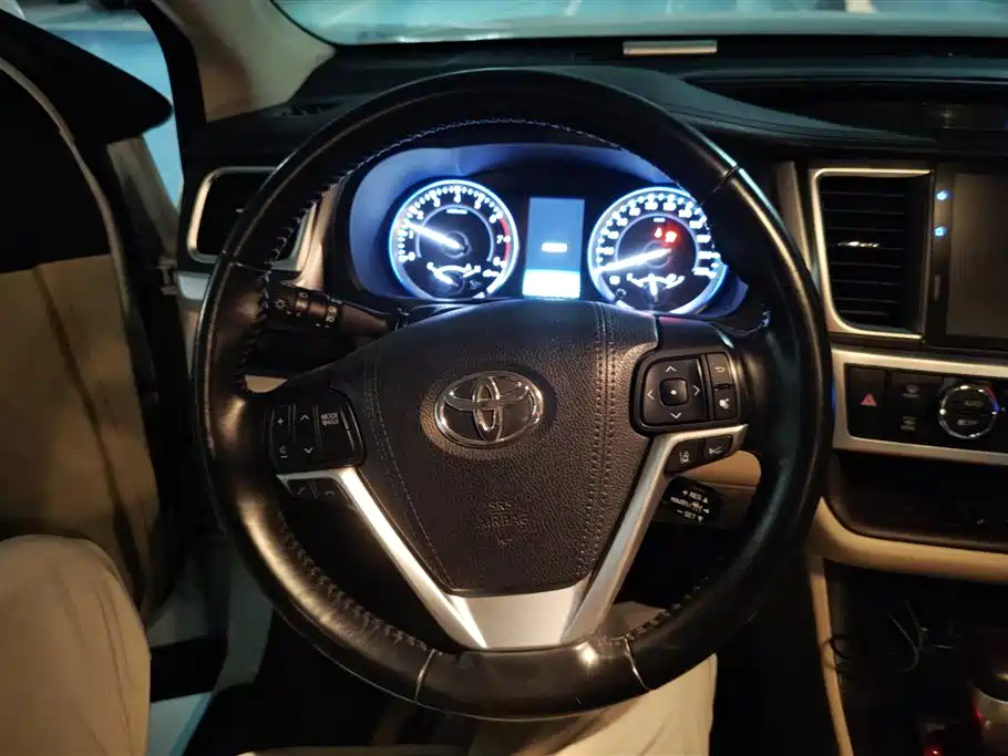 Toyota Highlander 2018 — фото 15