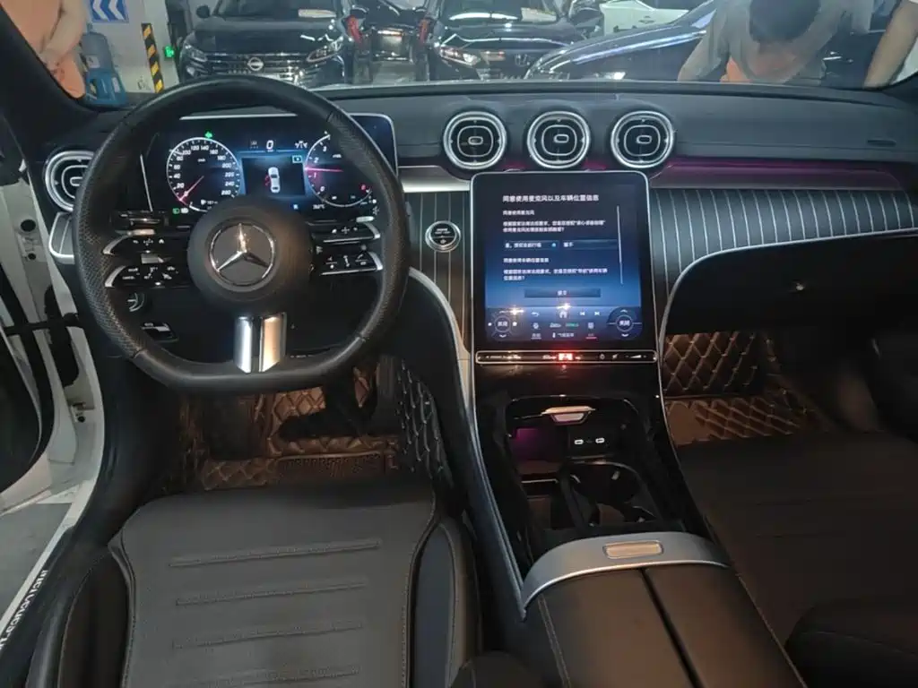 Mercedes-Benz C-Class 2024 — фото 10