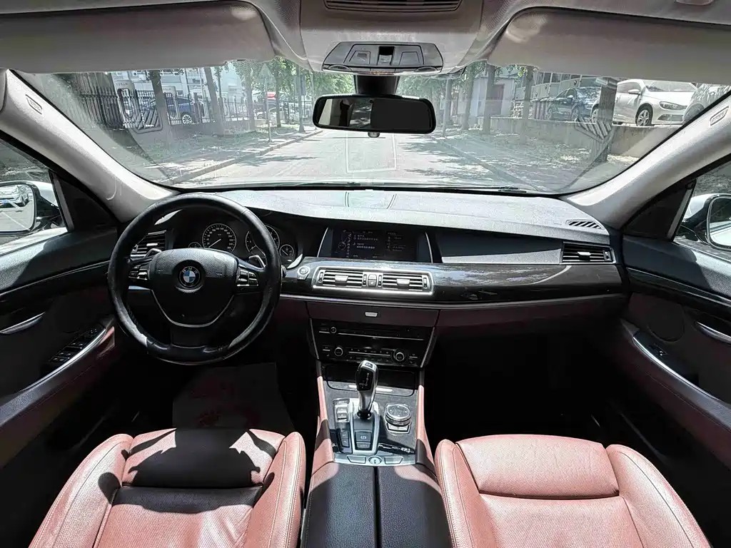 BMW 5 Series GT 2014 — фото 12