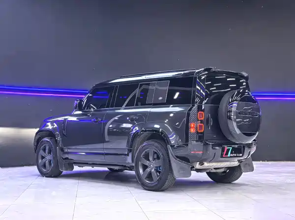 Land Rover Defender 2023