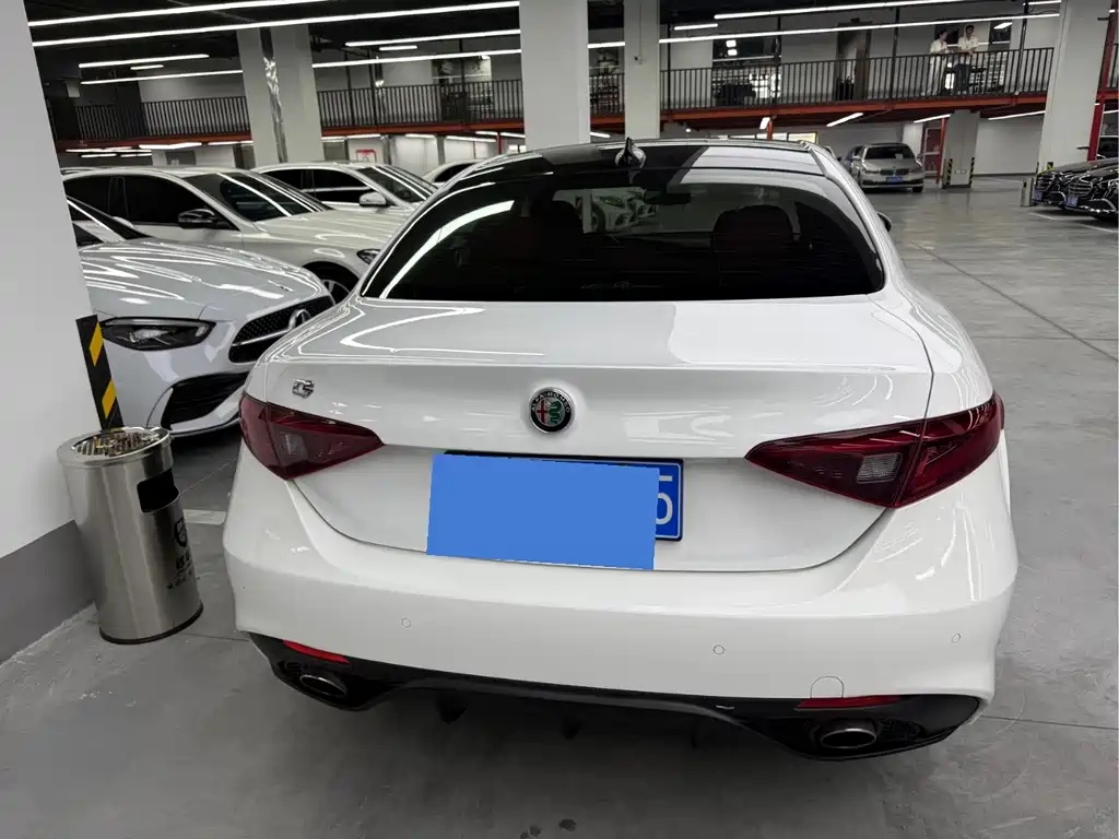 Alfa Romeo Giulia 2019 — фото 10