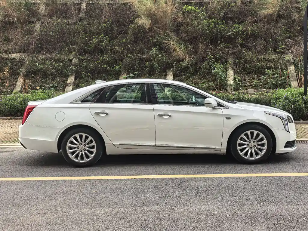 Cadillac XTS 2018 — фото 31