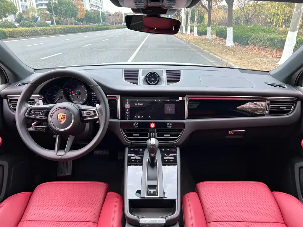 Porsche Macan 2023 — фото 10