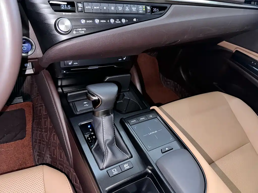 Lexus ES 2021 — фото 11
