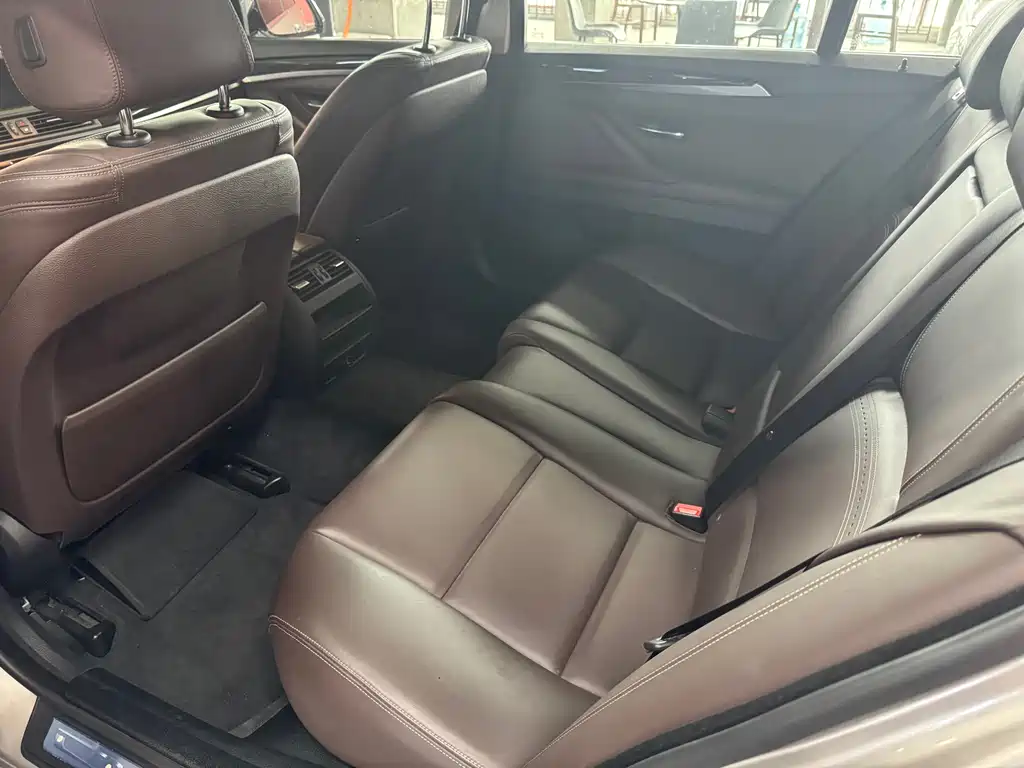 BMW 5 Series 2014 — фото 12