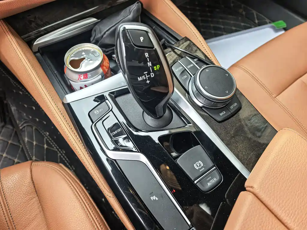 BMW 5 Series 2019 — фото 20