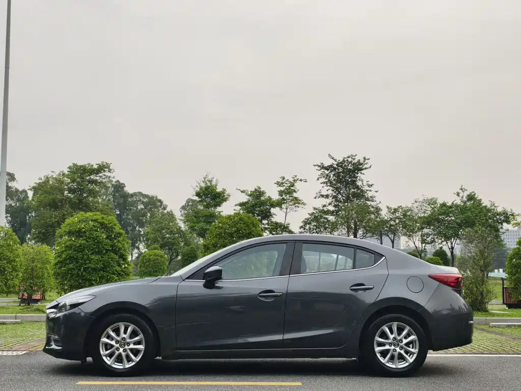 Mazda 3 Axela 2019 — фото 8