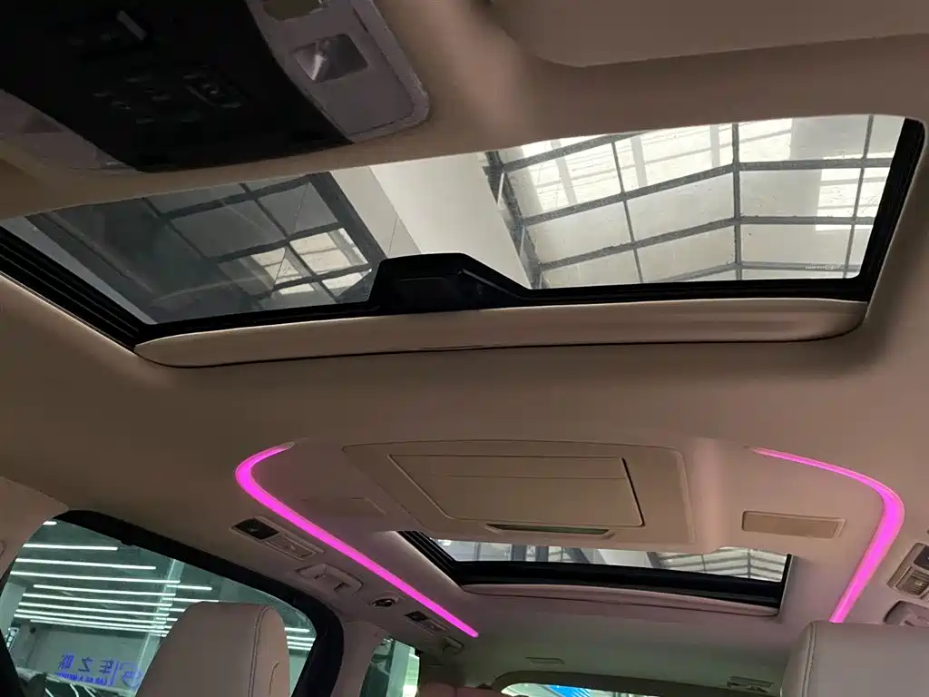 Toyota Alphard 2020 — фото 12