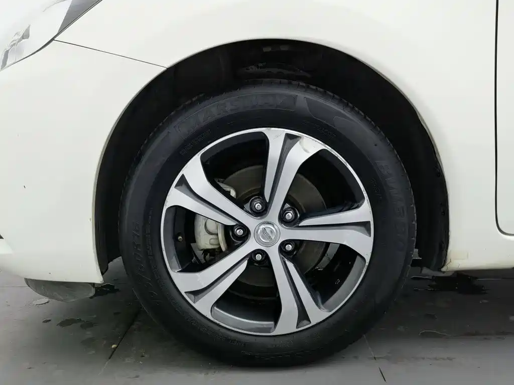 Nissan Tiida 2020 — фото 17