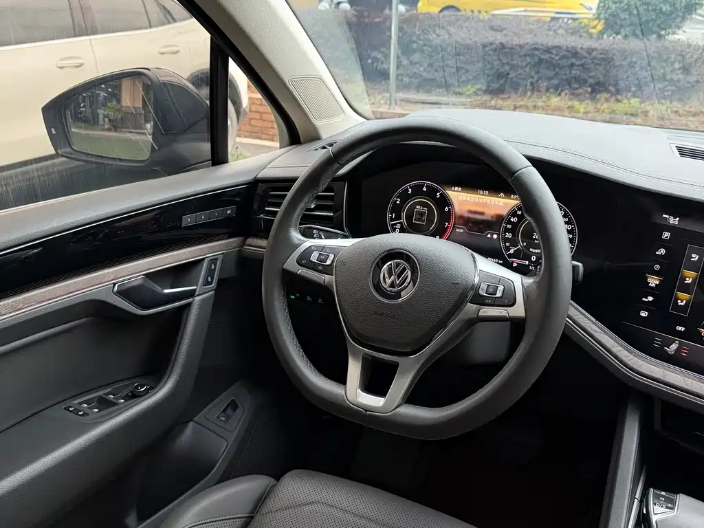 Volkswagen Touareg 2020 — фото 18