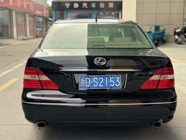 Lexus LS 2004