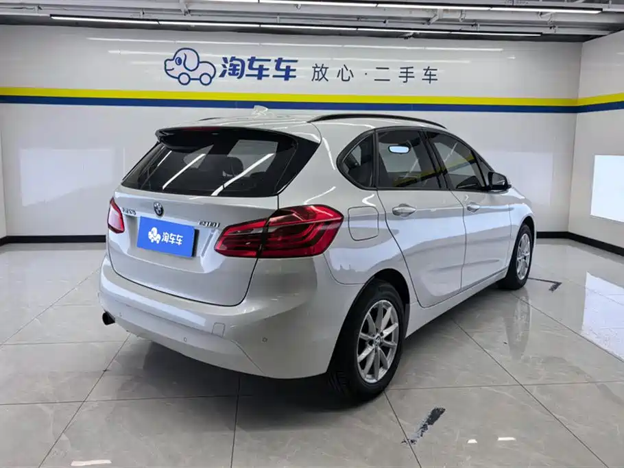 BMW 2 Series Active Tourer 2017 — фото 3