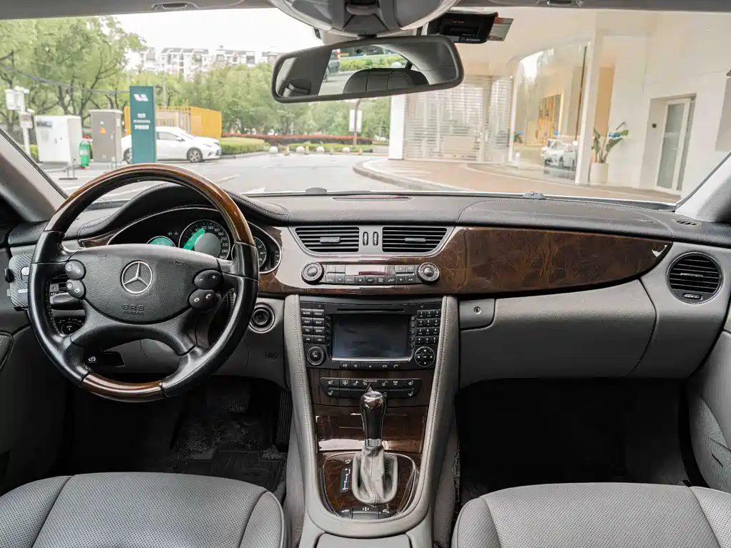 Mercedes-Benz CLS 2007 — фото 16