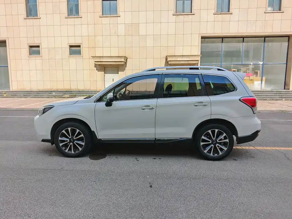 Subaru Forester 2017 — фото 5