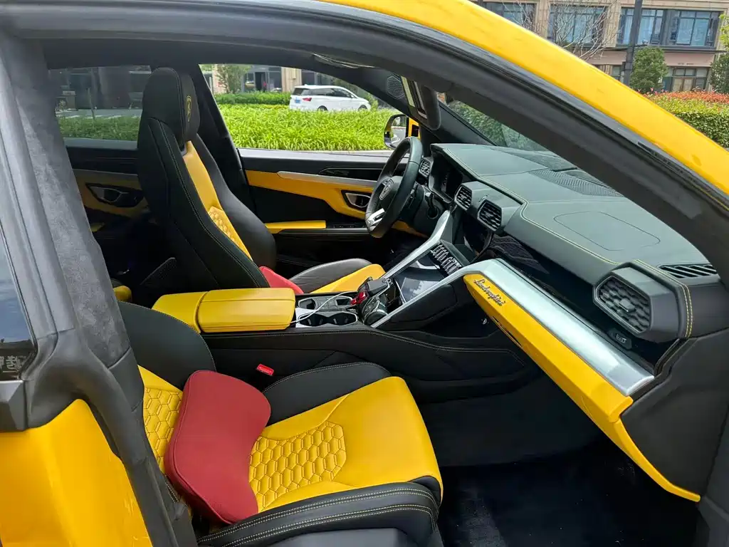 Lamborghini Urus 2019 — фото 12