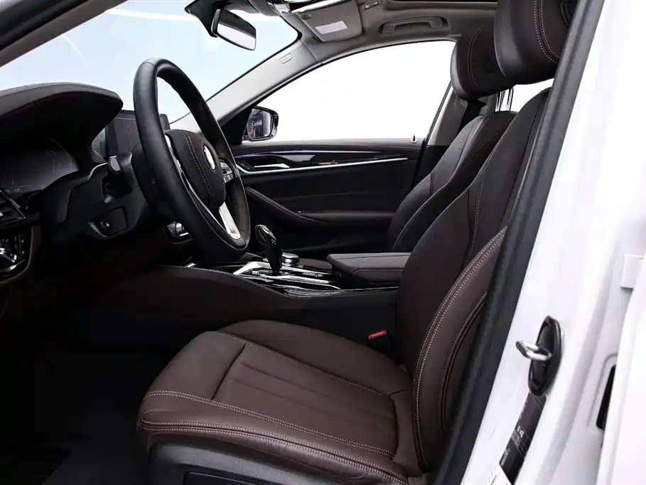 BMW 5 Series 2020 — фото 12