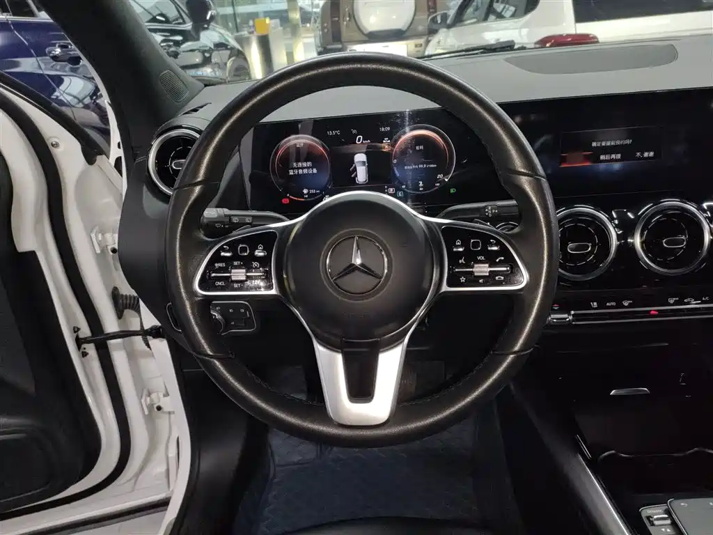 Mercedes-Benz GLA 2023 — фото 3