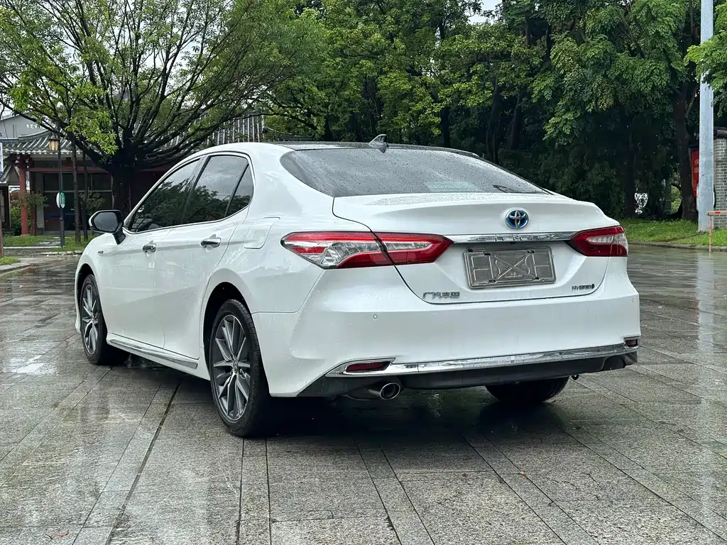 Toyota Camry 2023 — фото 11