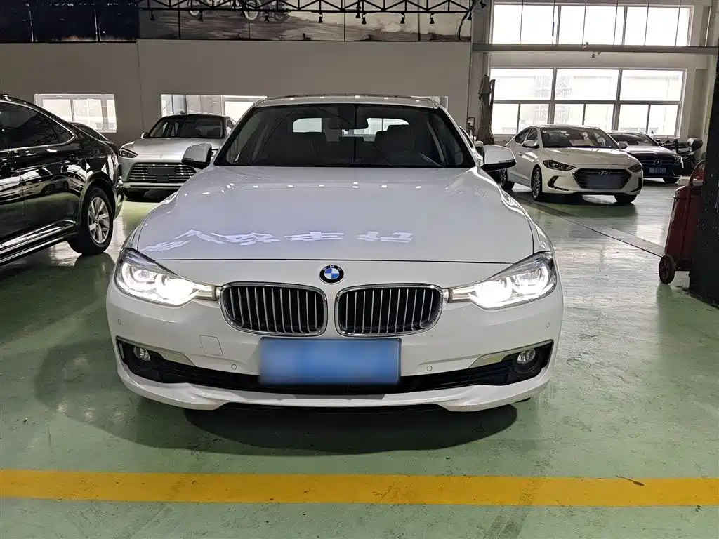 BMW 3 Series 2018 — фото 19