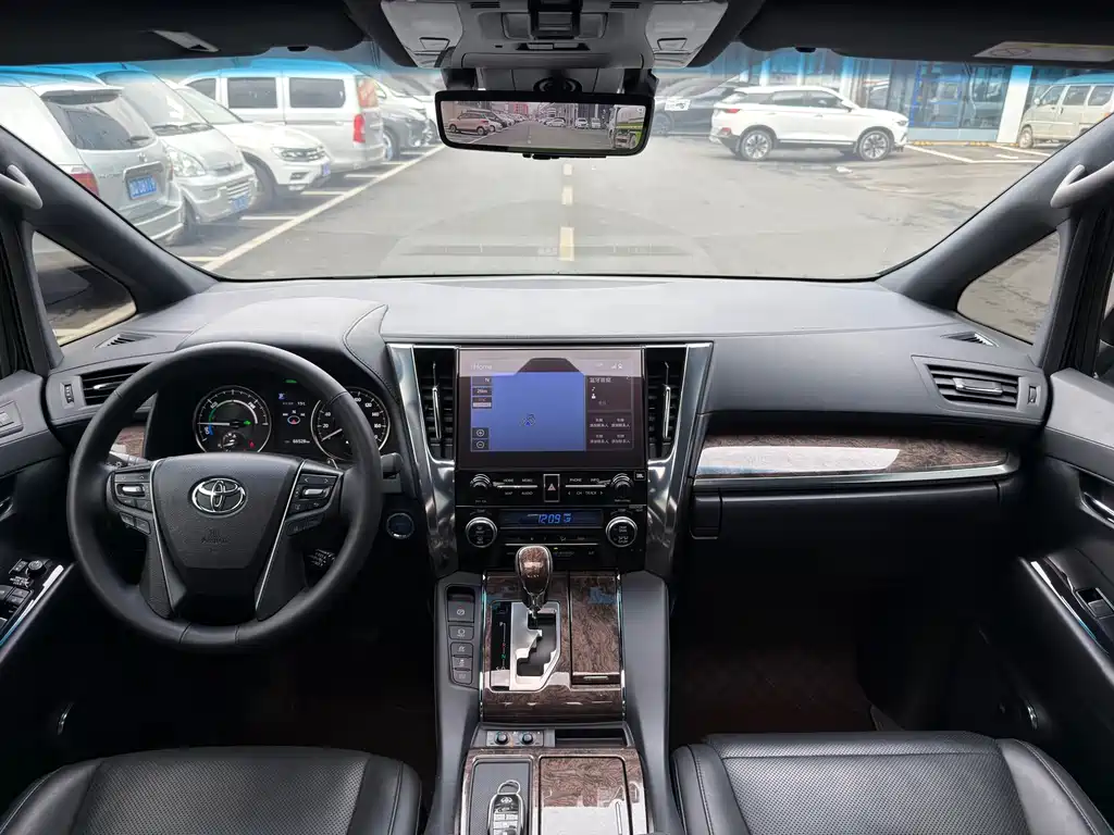 Toyota Alphard 2023 — фото 8