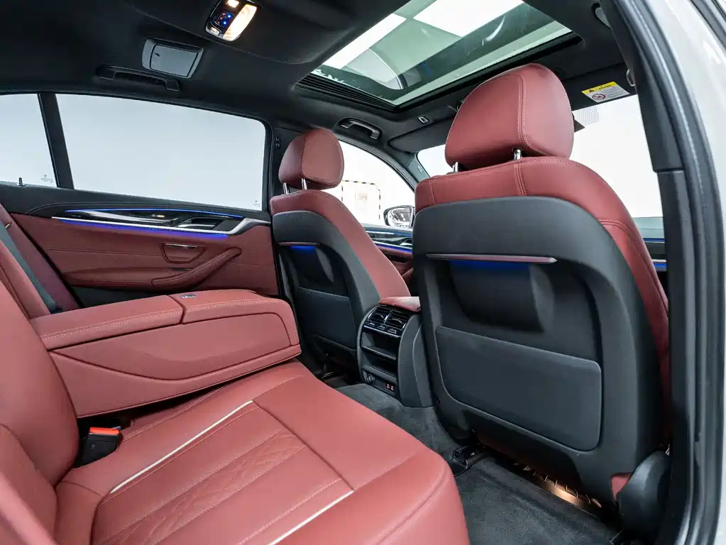 BMW 5 Series 2022 — фото 14