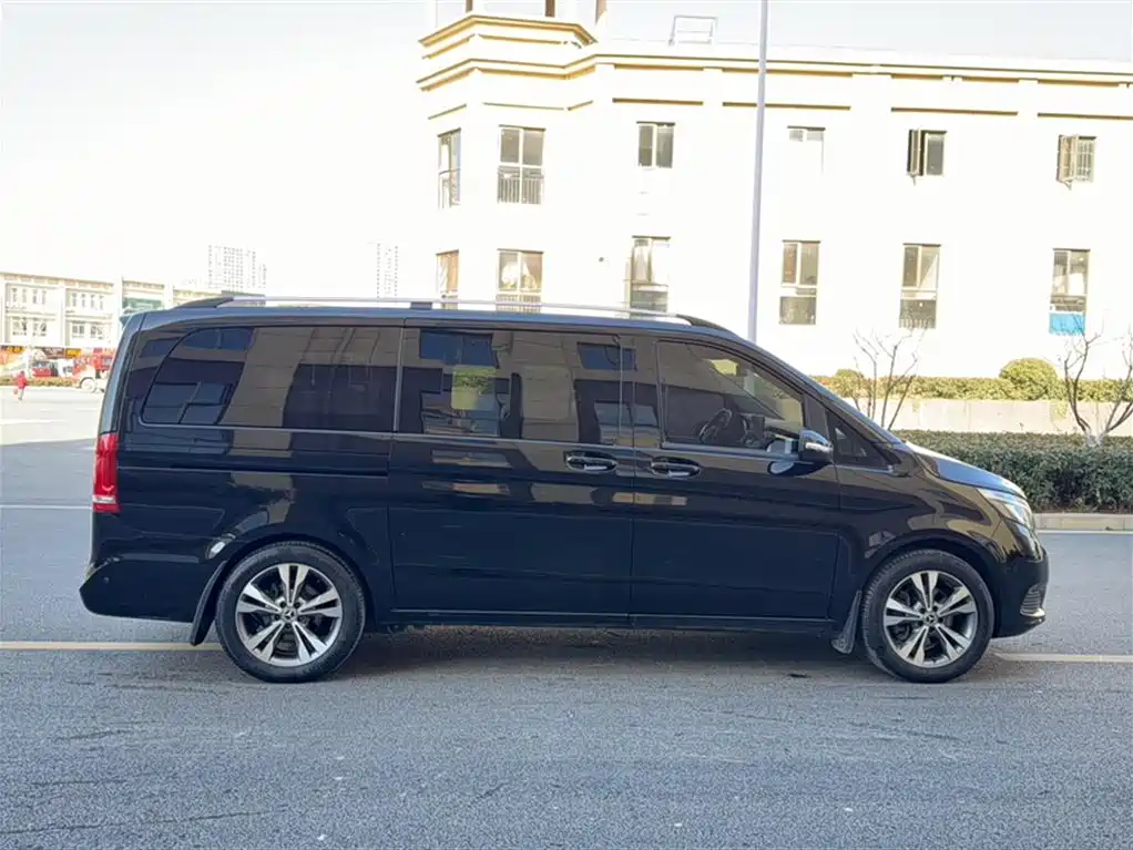 Mercedes-Benz V-Class 2020 — фото 21