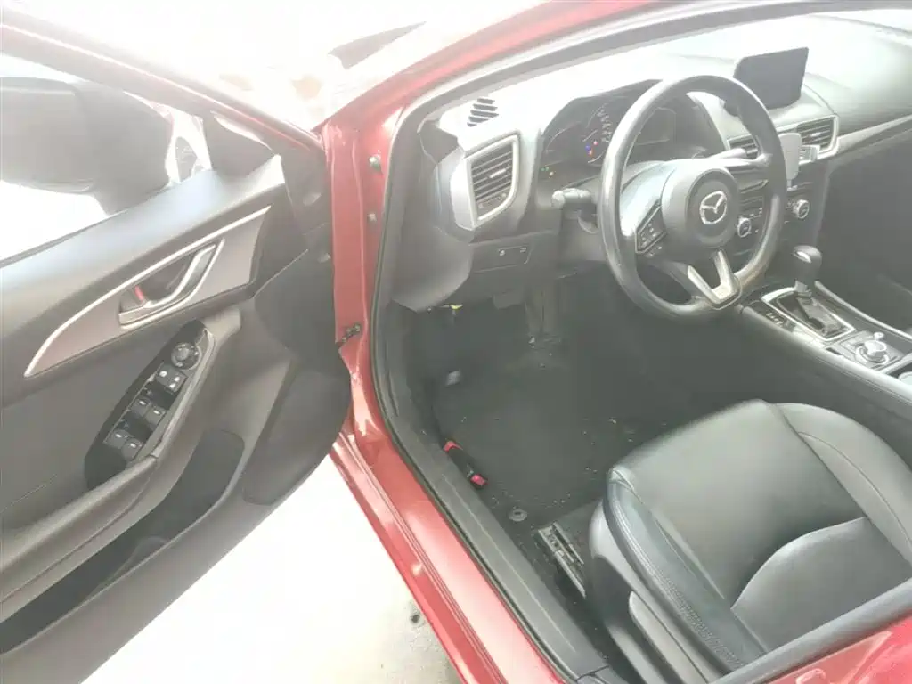 Mazda 3 Axela 2018 — фото 16