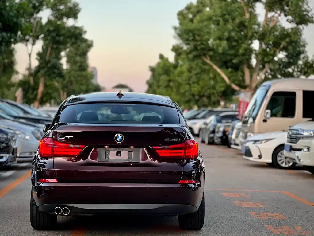 BMW 5 Series GT 2015 — фото 8