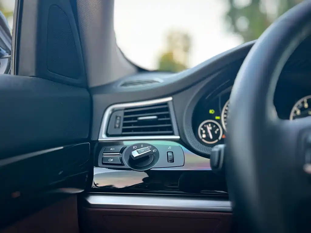 BMW 5 Series GT 2015 — фото 23