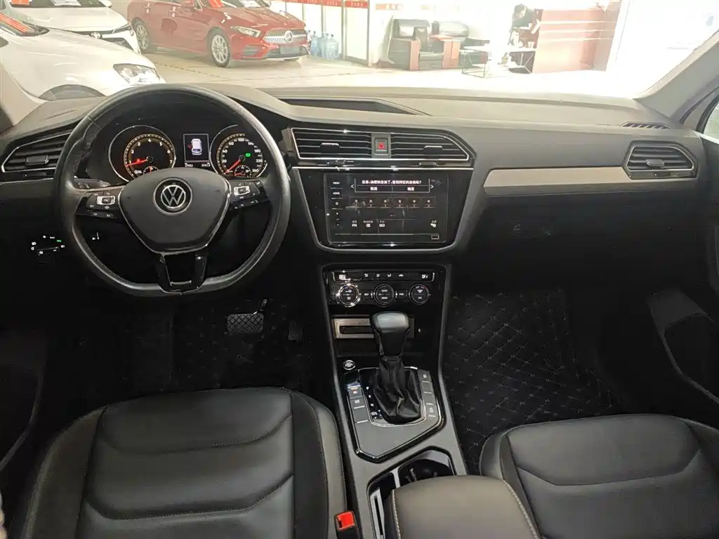 Volkswagen Tiguan L 2021 — фото 10