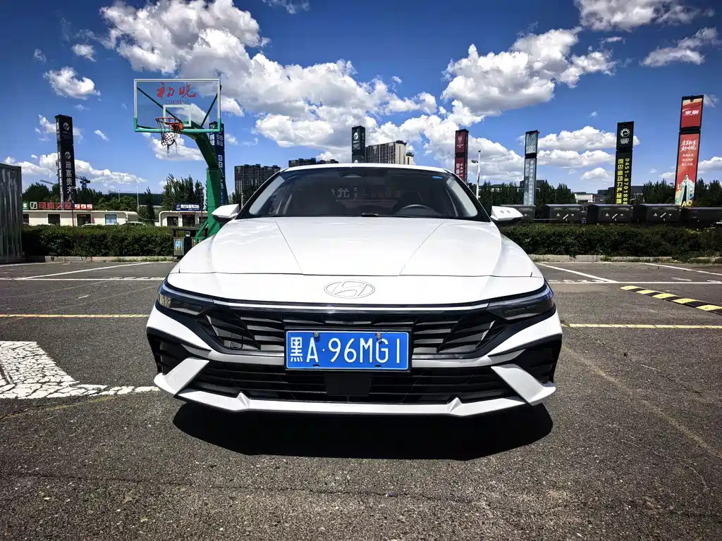 Hyundai Elantra 2023