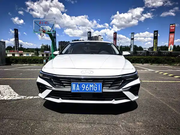 Hyundai Elantra 2023