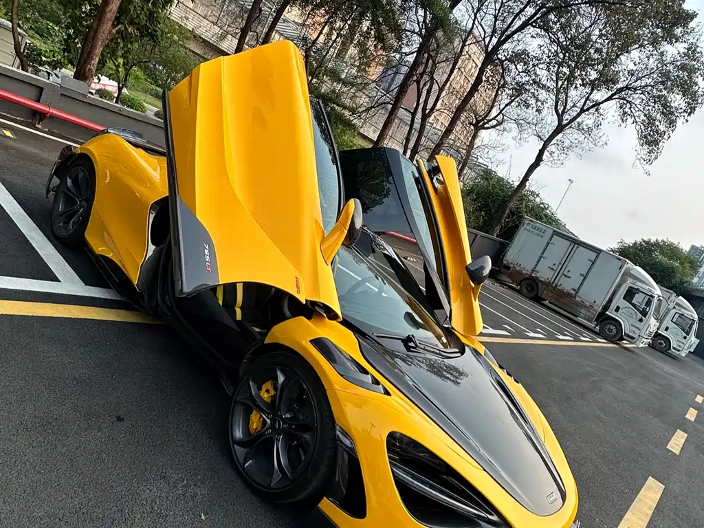 McLaren 720S 2020 — фото 19
