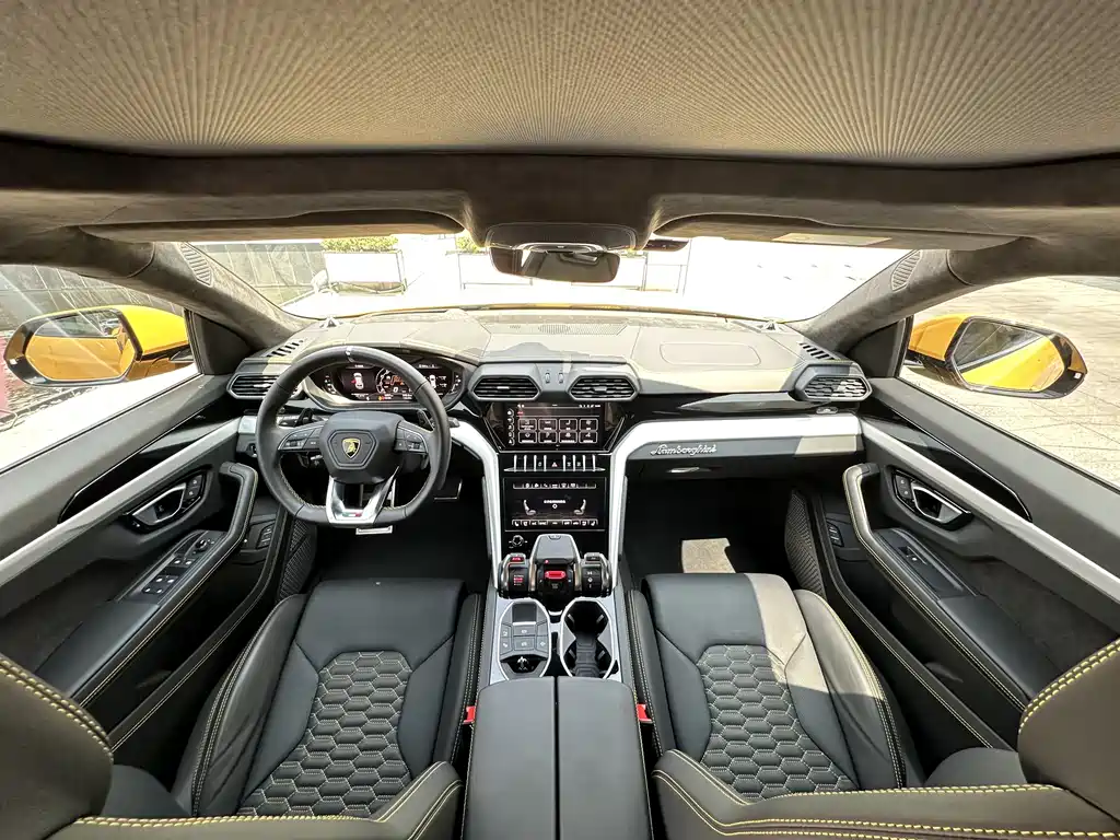 Lamborghini Urus 2022 — фото 16