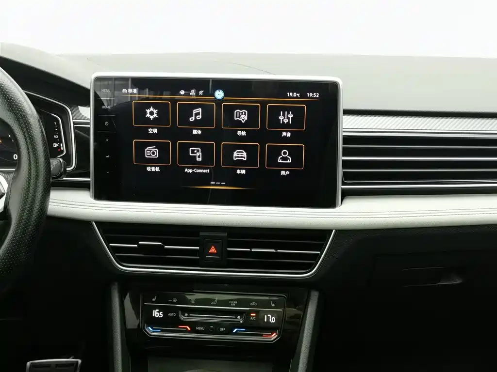 Volkswagen Tiguan L 2023 — фото 12