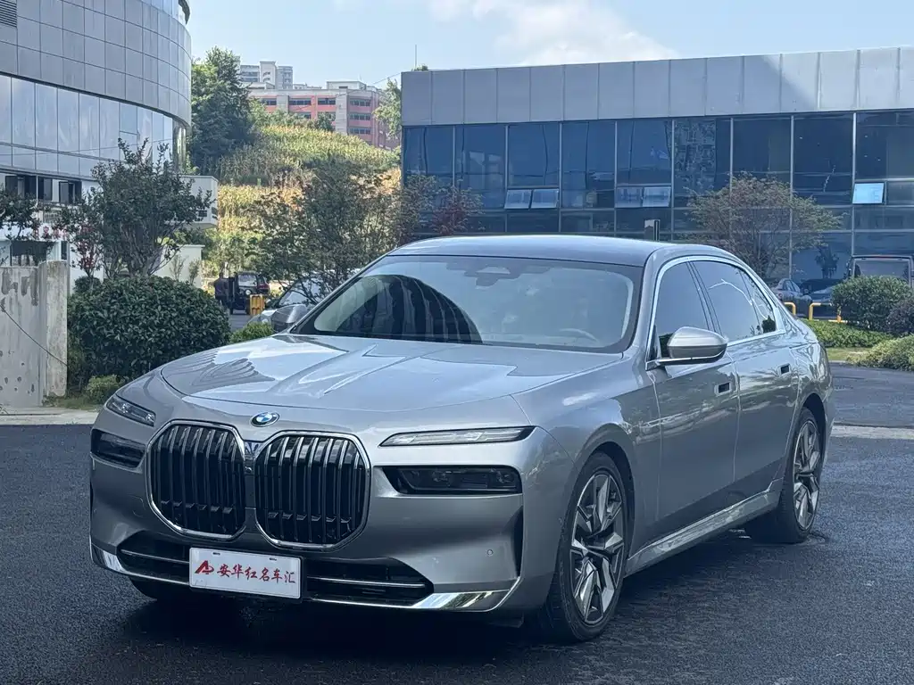 BMW 7 Series 2023 — фото 1
