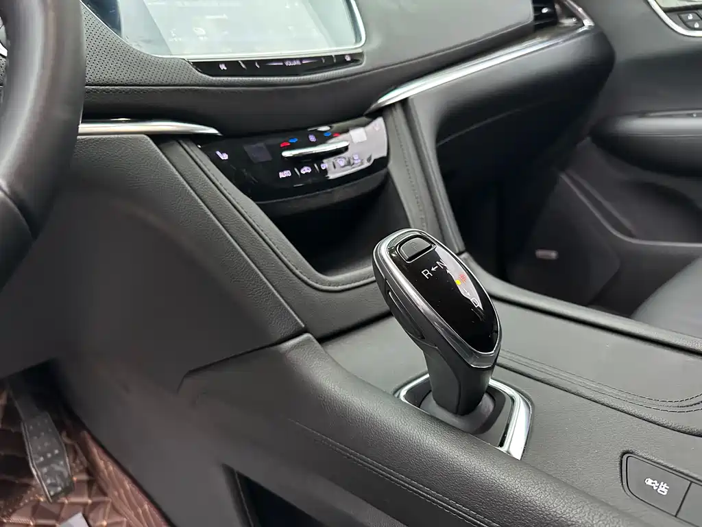 Cadillac XT5 2018 — фото 10