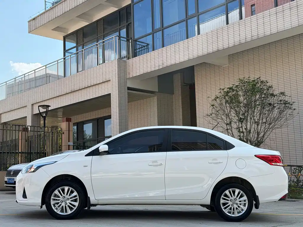 Toyota Yaris L 2019 — фото 3