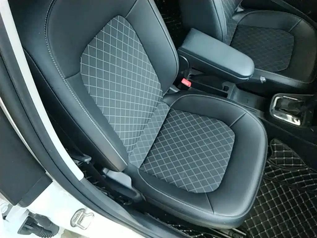 Skoda Rapid Spaceback 2020 — фото 25