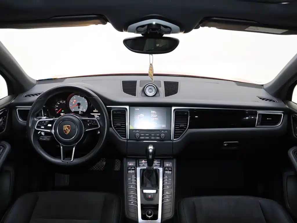 Porsche Macan 2018 — фото 20