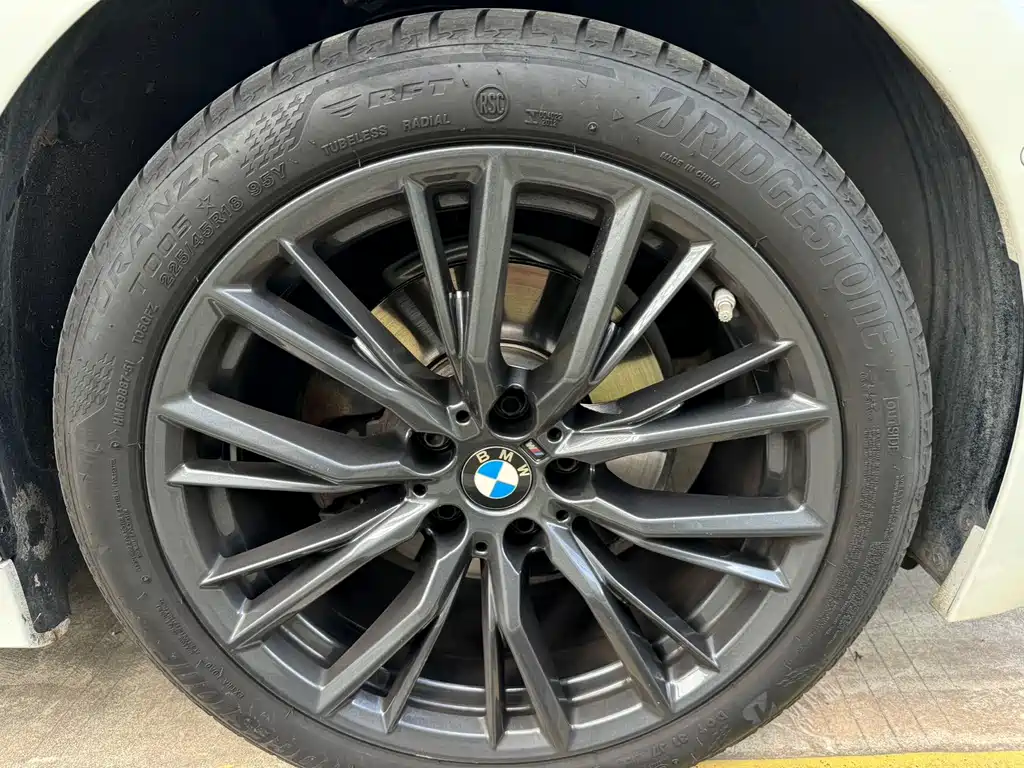 BMW 3 Series 2024 — фото 14